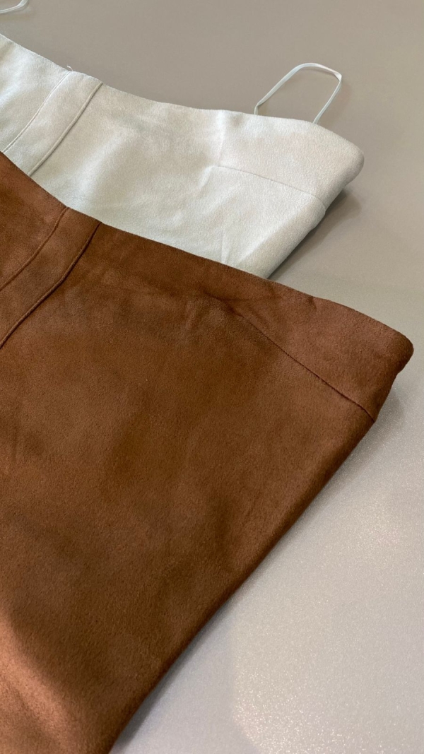 BLUSA DE ALCINHA DE SUEDE