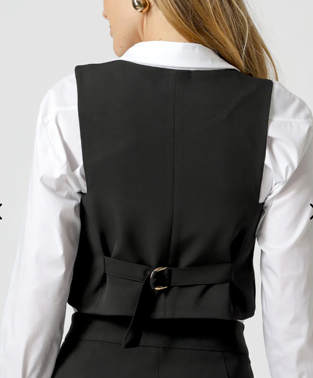 Colete cropped com fivela - Imagem 2